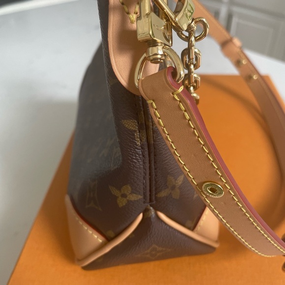 Authentic Louis Vuitton Boulogne PM Handbag - Picture 8 of 12